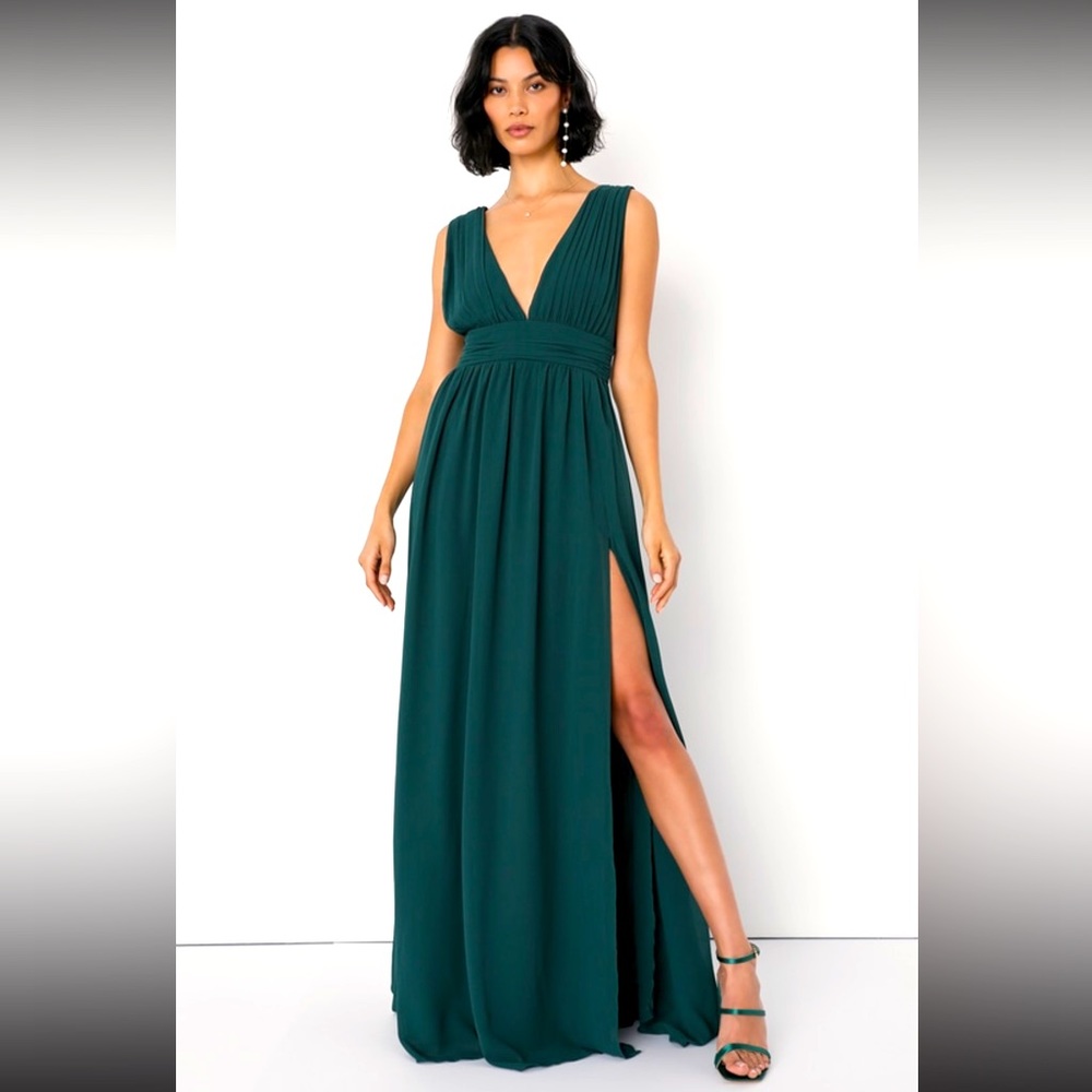 Heavenly Hues Forest Green maxi! Stunning and flattering on all figures!